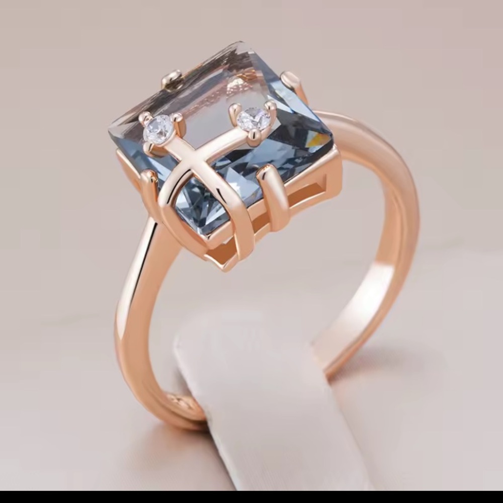 Elegant585/14k Rose Gold Ring with Blue-Grey Quartz Center Stone 11 mm